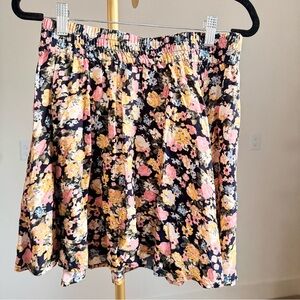 Vero moda skirt with elastic.